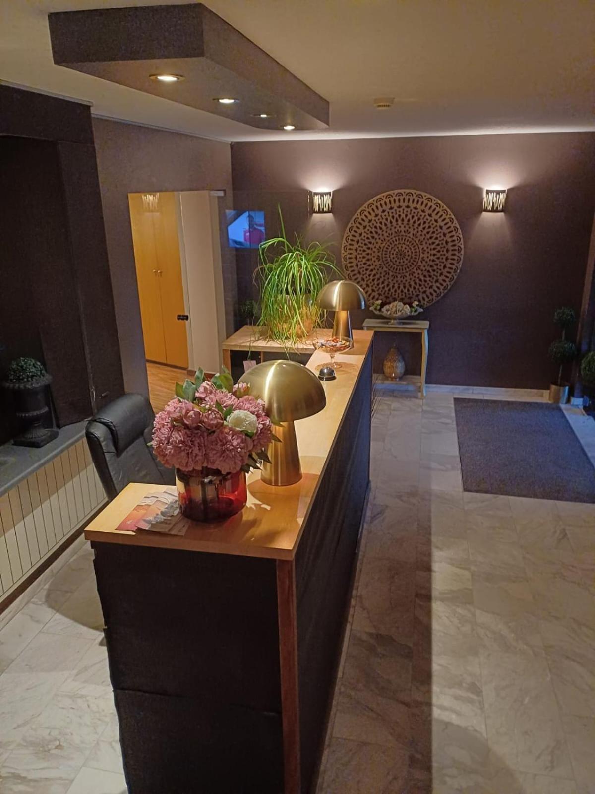Park Hotel Airport Charleroi Bagian luar foto