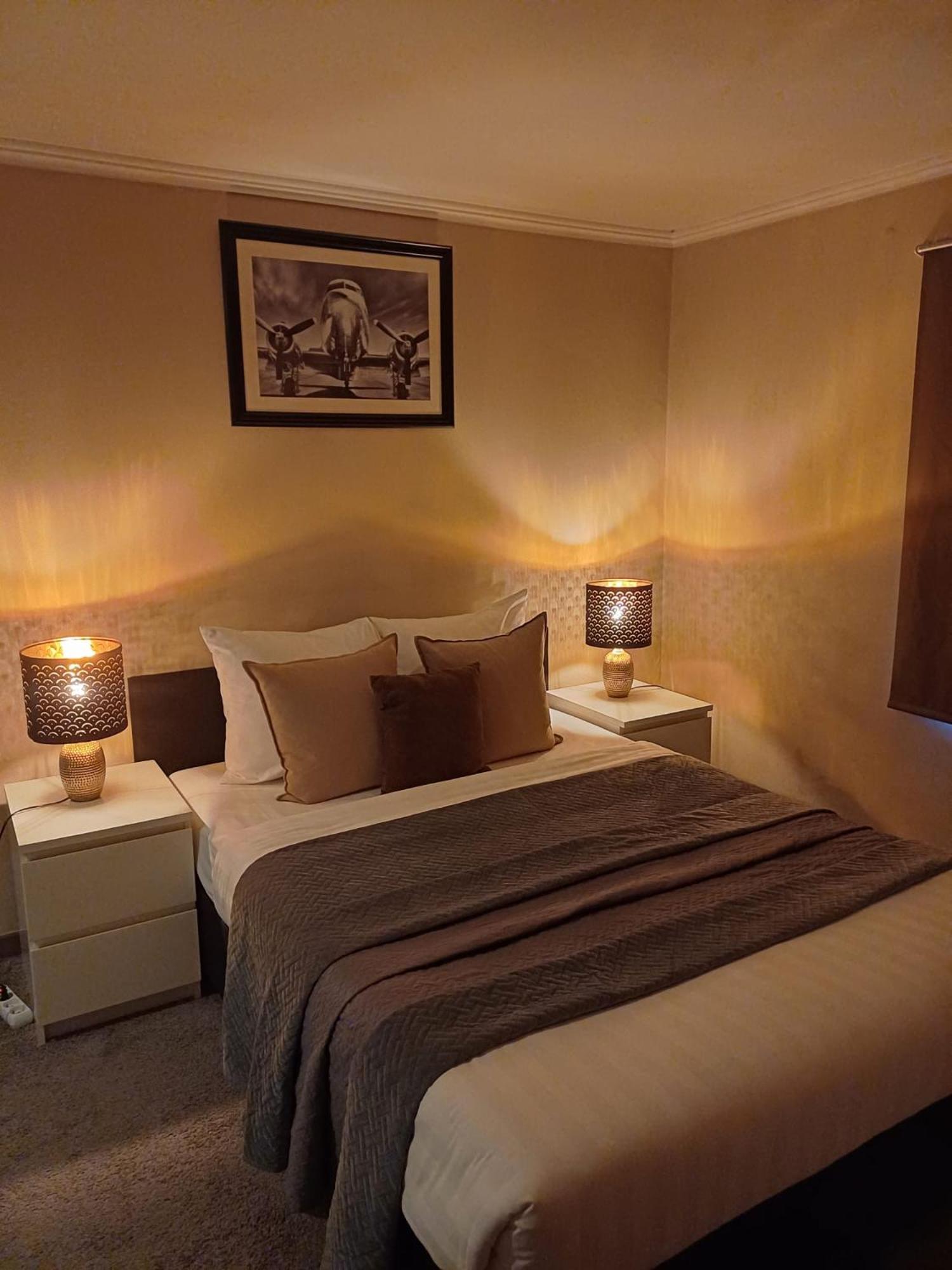 Park Hotel Airport Charleroi Bagian luar foto