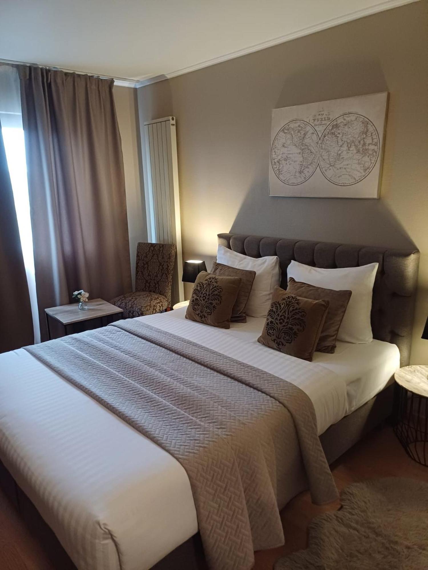 Park Hotel Airport Charleroi Bagian luar foto