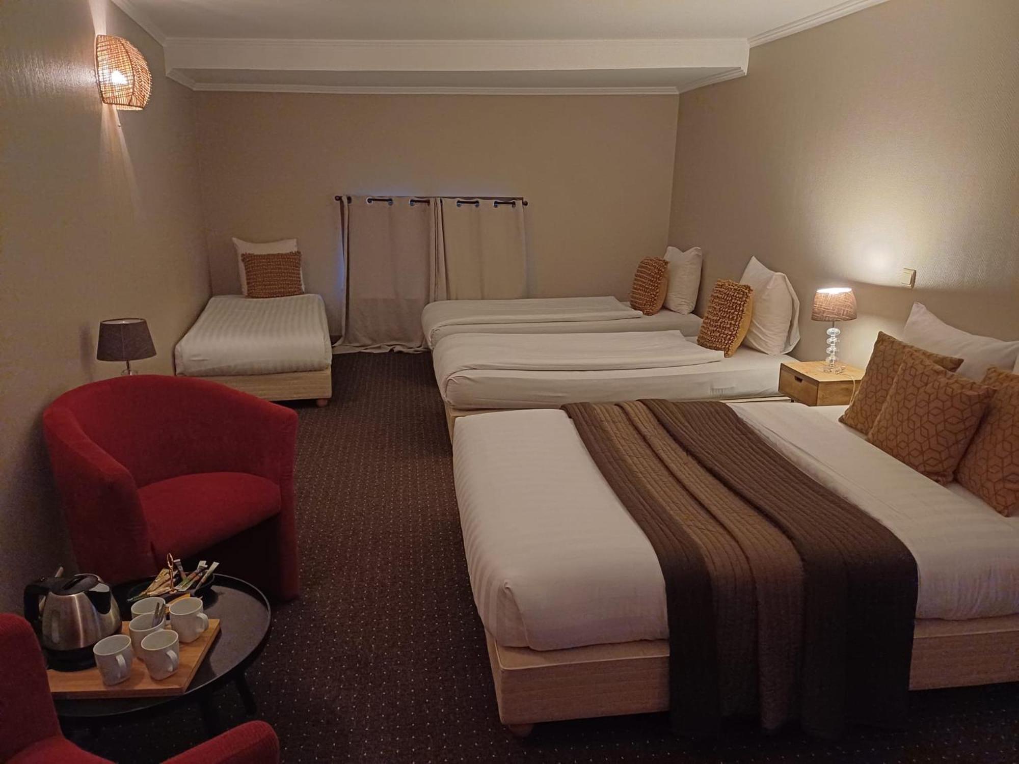 Park Hotel Airport Charleroi Bagian luar foto